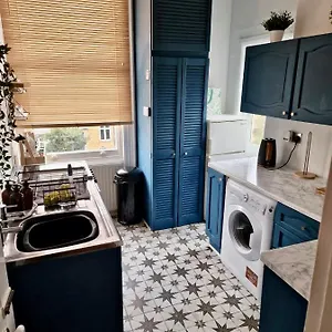  Apartment The Pink Bath Pad - 3 Bedroom Seaside Pets Allowed New